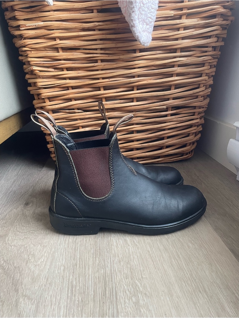 Blundstone boots 500 stout brown size 9 men’s, women’s size 11